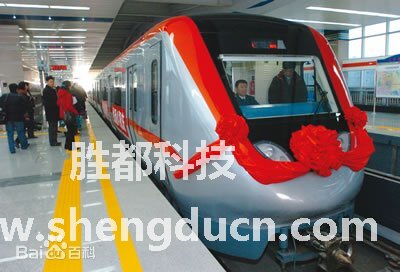 北京地铁一八贯通标识改造工程正在进行中